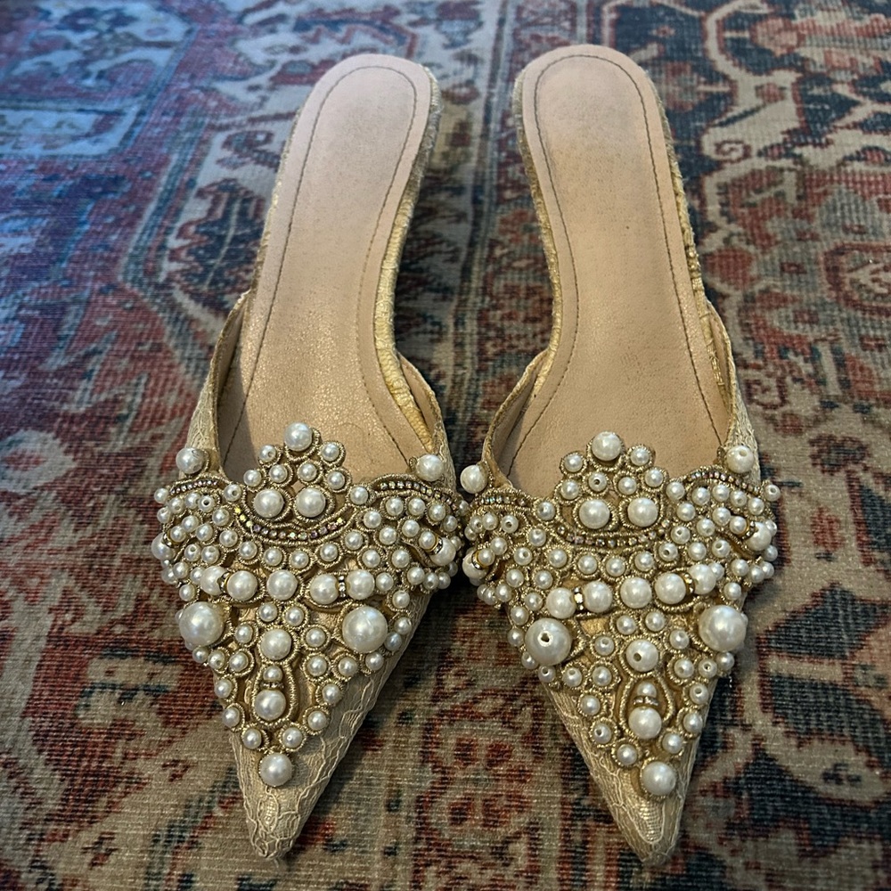 Pearl kitten heels